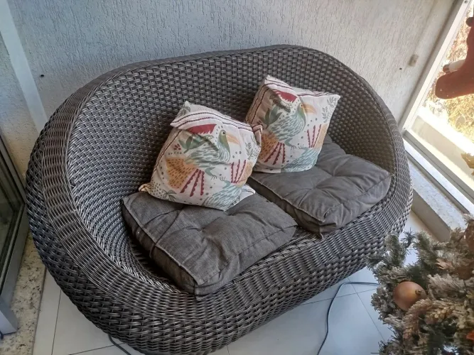 Sofá Rattan para 2 lugares - Excelente Estado.
