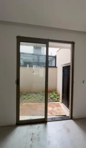 Porta janela duas folhas cor champanhe