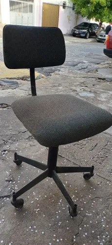 Vendo cadeira com rodinhas