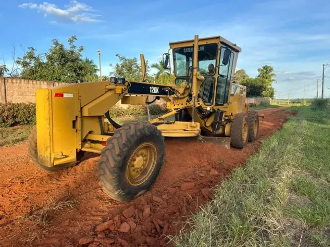 Motoniveladora Caterpillar 2013 120K Operacional