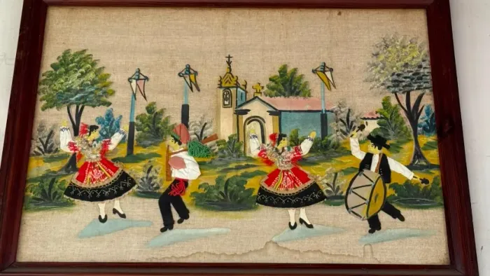 Quadro Vintage  Português - Bordado e Pintura em Tecido