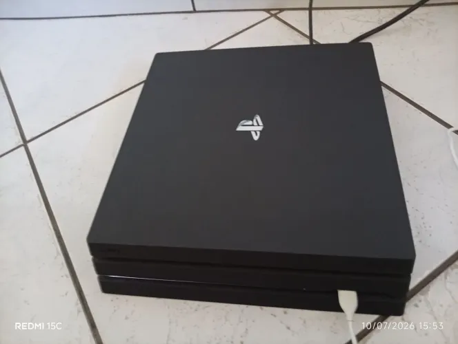 Playstation 4 pro 4k 1tb excelente