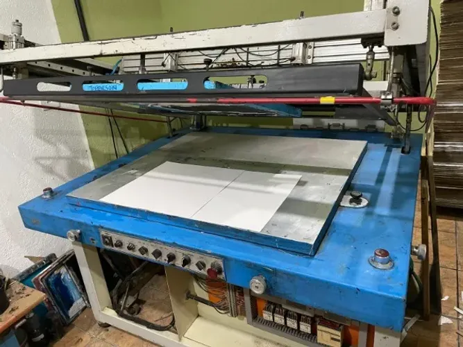 Máquina serigráfica semi-automática