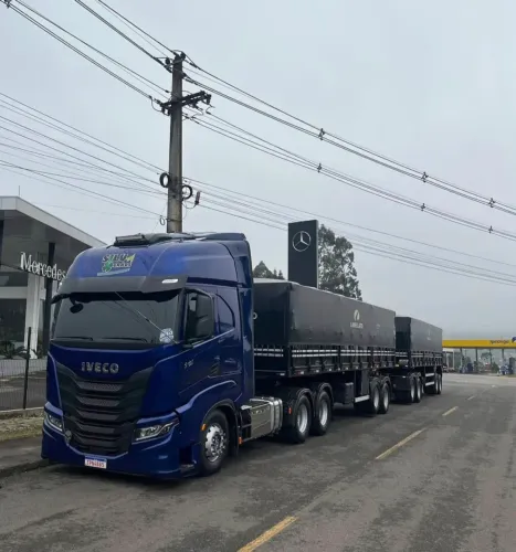 Caminhão Iveco S-Way para Transporte de Cargas