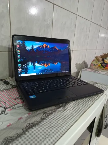 Notebook positivo com 4gb memória, teclado ok, HD 1 tera, carregador.