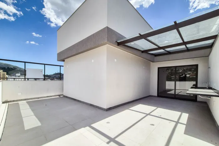 Cobertura linear com 3 quartos na Várzea, Teresópolis