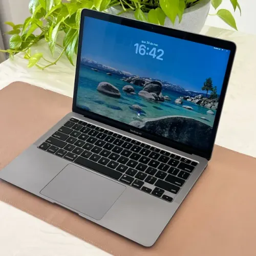 Macbook Air - Apple M1 - 8gb de RAM - 256gb de SSD - Tela de 13.3 polegadas