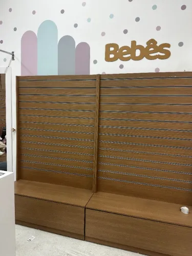 Painel Canaletado com Gavetão para Loja