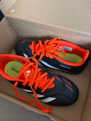 Chuteira Adidas