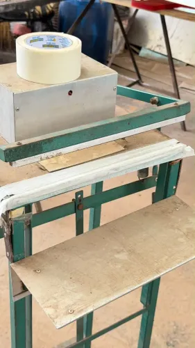 Máquina seladora de embalagem com pedal