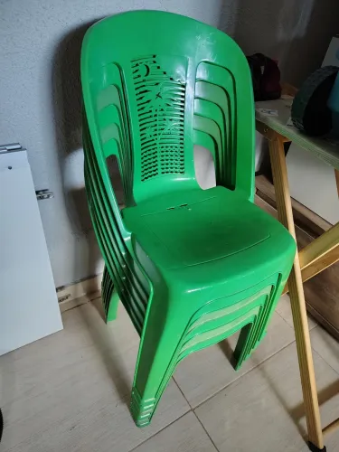 Cadeiras de plástico reforçado!