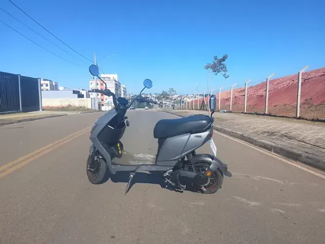 Scooter Elétrica Juna 2023 - Pronta para Rodar e Muito Econômica