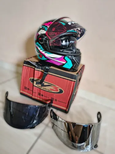 Capacete FW3 com óculos interno + 2 viseiras