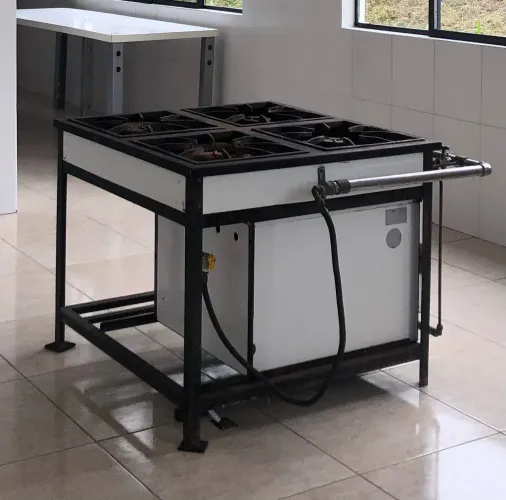 Fogão industrial com forno usado em bom estado