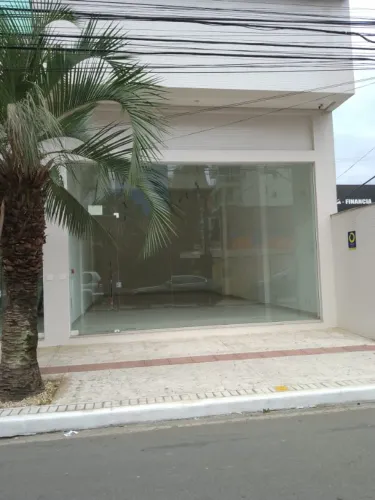 Excelente loja, 95m², frente para a rua, a 500m da praia