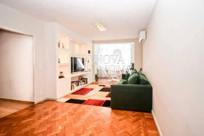 Apartamento em Copacabana: Oportunidade com 3 Quartos e Vaga a 1 Quadra da Praia