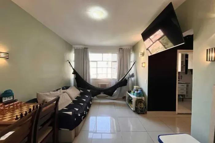 Apartamento de andar alto e reformado em Ipanema!