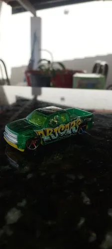 Miniatura Hotwheels Mainline Chevy Silverado 1:64