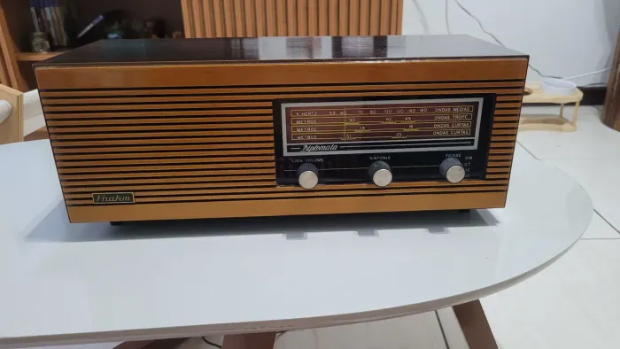 Rádio antigo Frahm diplomata