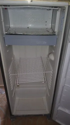 Vende-se geladeira Consul