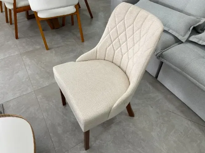 Cadeira de Jantar com Estrutura Reforçada - Design Moderno e Elegante!