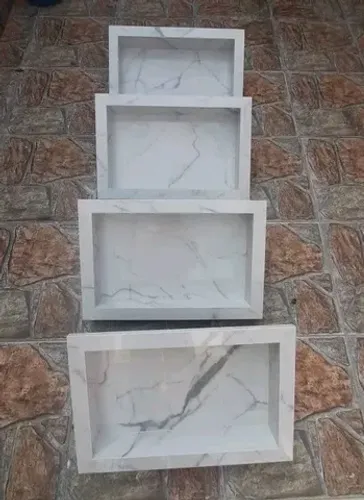 NICHO DE PORCELANATO BRANCO MARMORIZADO. 