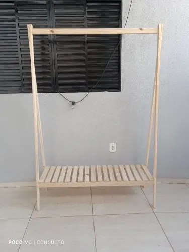 Arara cabideiro de roupa