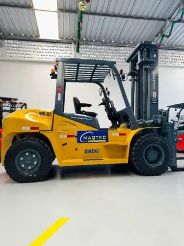 Locação de empilhadeira  7 toneladas/diesel