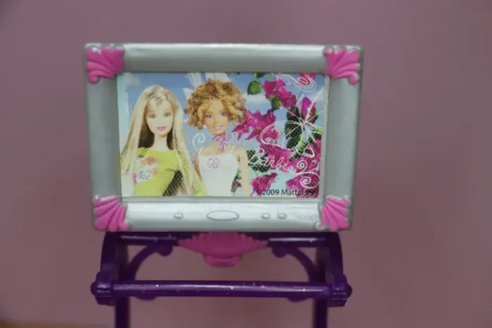 TV da Barbie Banheiro Glam