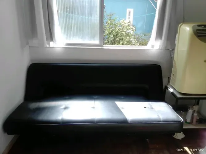 Sofá cama de casal em corino preto bem conservado, impermeável, retrátil