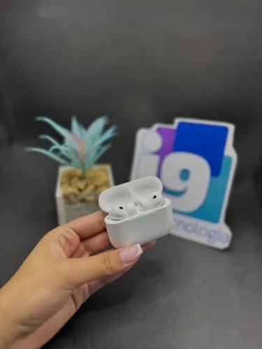 AirPods Pro 3 Com cancelamento de ruído A3063 Seminovo Garantia Apple até 14 de Outubro
