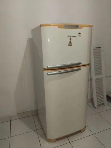 Excelente geladeira Electrolux