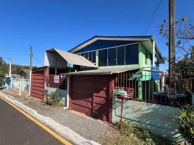 Casa em terreno de 480 m² por R$ 399 mil