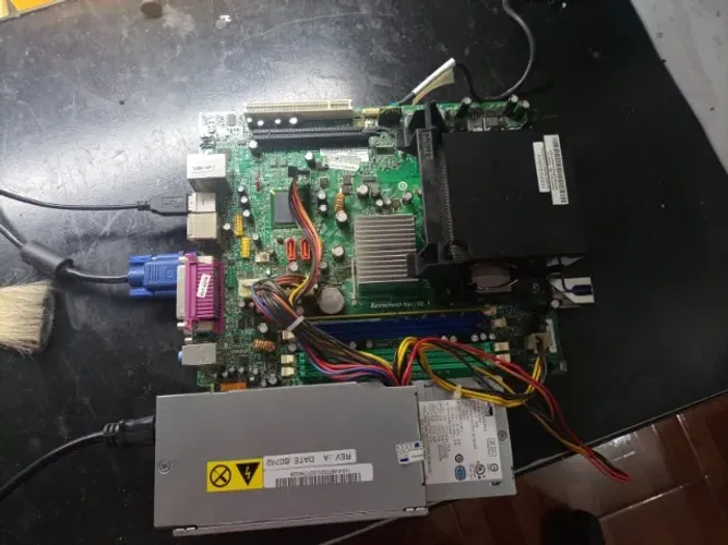 Placa Mãe 775 Ddr2 Lenovo MT6077-AJ5 / M57 M57p Fru-45R4852 L-iq35
