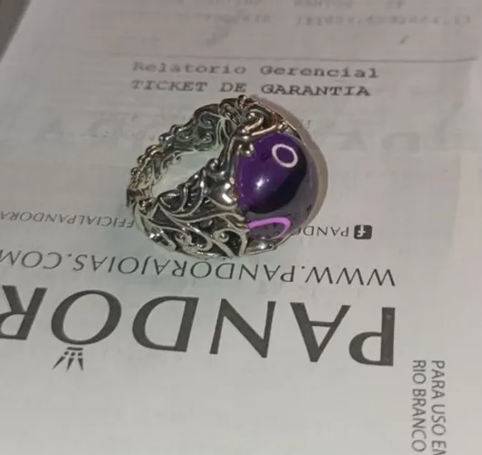 Anel Pandora com pedra roxa