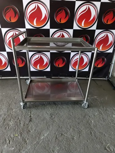 Carrinho todo no aço inox 304 em ótimo estado rodízio pra facilitar a locomoção