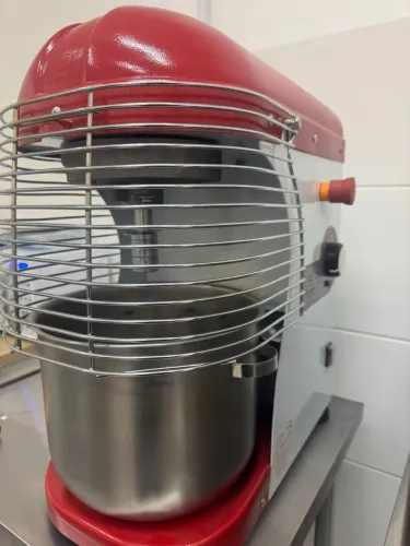 Batedeira Planetária Eletrônica 12L