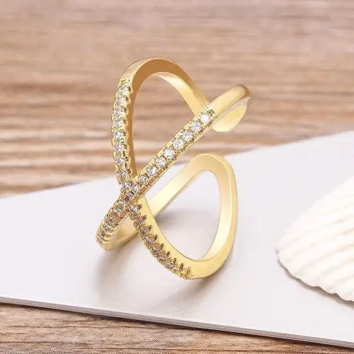 Anel cravejado de zircônia, banhado a ouro ou prata ?