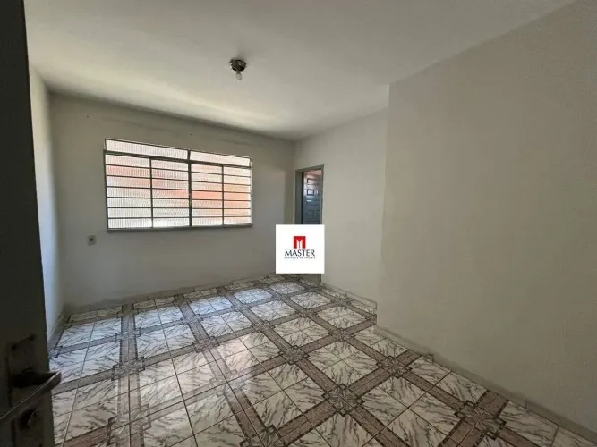 Casa Exclusiva à Venda em Maria Goretti, BH 3 Dormitórios, 3 Vagas, Quintal