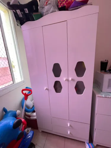Vendo guarda roupa + cômoda infantil 