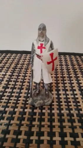 Estatueta Cavaleiro Templário em Resina.