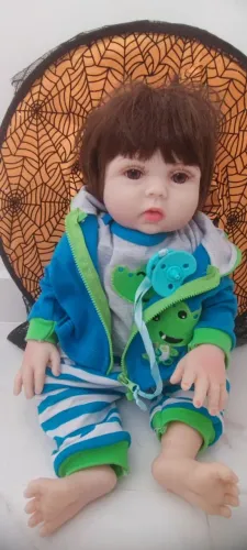 Boneca Reborn Realista - Menino com Roupa de Bebê