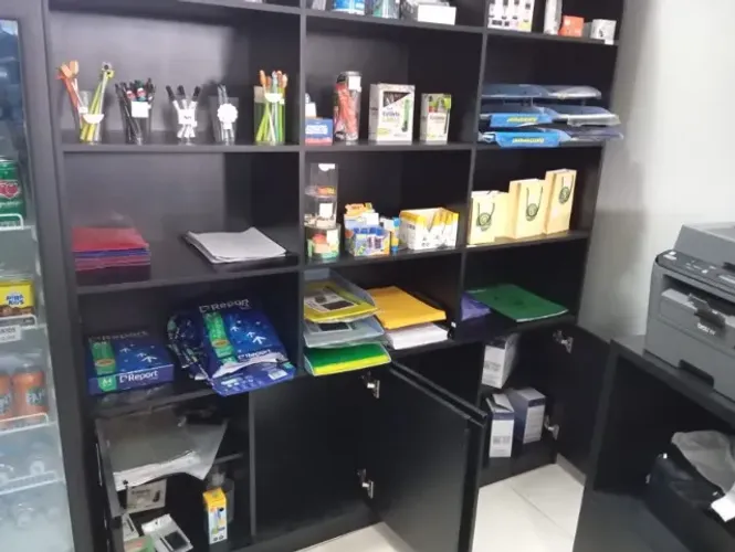 Armário em MDF Preto com 12 Nichos e 4 Portas - Excemlente Estado!