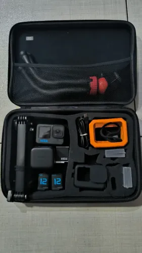 GOPRO HERO BLACK 12 + 3 BATERIAS + ACESSÓRIOS (2 MESES DE POUCO USO)