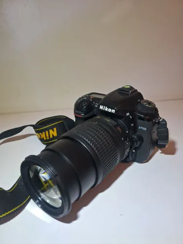 NIKON D7500 + 18-105mm DX VR