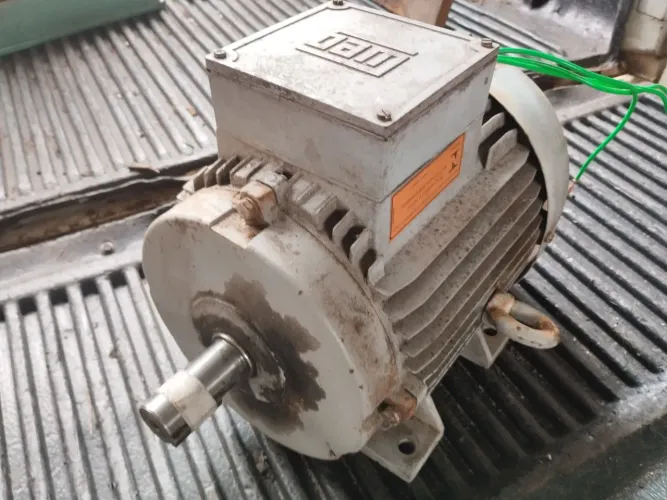 Motor trifásico Weg - 3cv / 845 rpm 