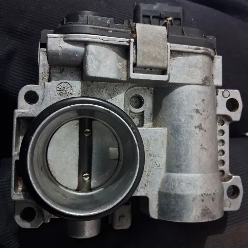 corpo de borboletas Peugeot 206 1.0 16v no Cocuéra  Mogi das cruzes 1.0 16v