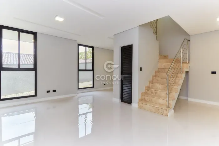 Triplex à Venda no Uberaba | 135 m² | 2 Suítes + Terraço Amplo