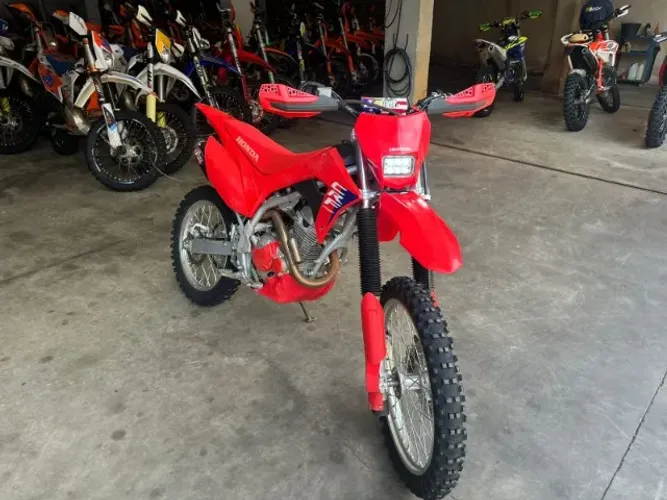 CRF 250F 2025 ? Moto impecável, completa de acessórios!