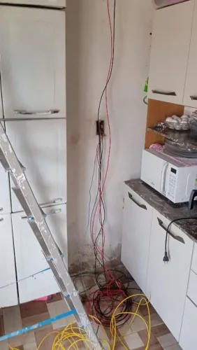 Eletricista serviços de elétrica internos